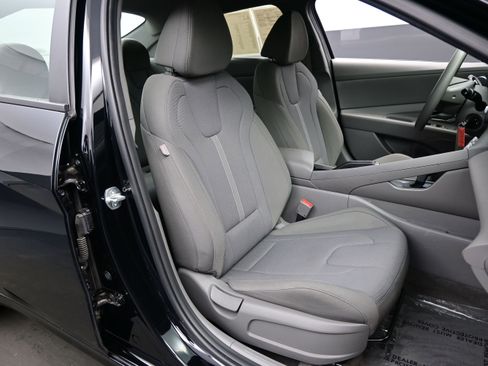 Used 2024 Hyundai Elantra SE FWD image 13