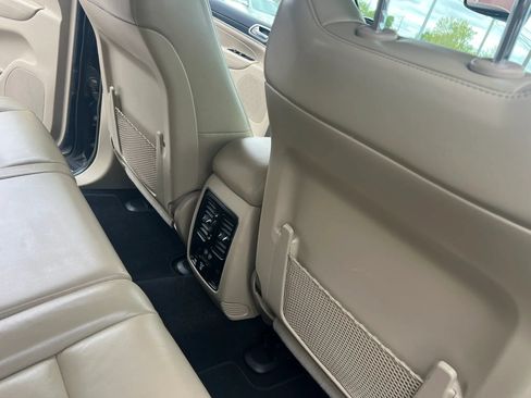 Used 2019 Jeep Grand Cherokee Limited AWD/4WD image 26