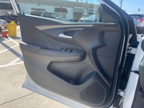 Used 2025 Buick Envista Sport Touring image 20