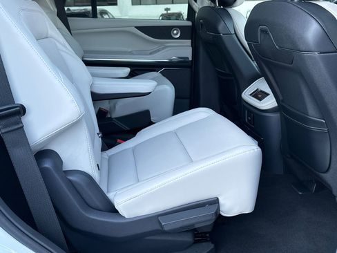 New 2026 Lincoln Navigator Reserve AWD/4WD image 16
