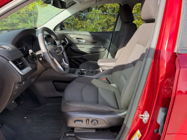 Used 2024 GMC Terrain SLE w/ Driver Convenience Package FWD image 11