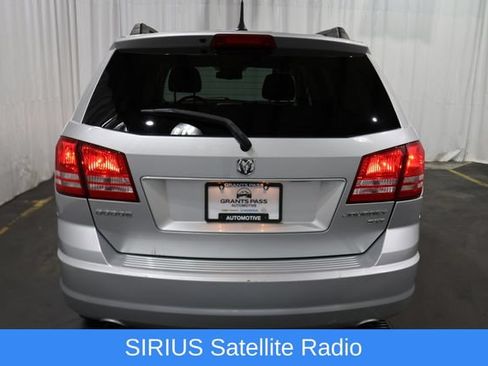 Used 2010 Dodge Journey SXT w/ Flexible Seating Group FWD image 4