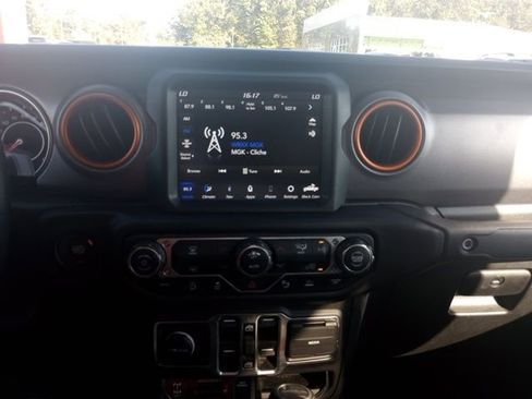 Used 2021 Jeep Gladiator Mojave w/ Safety Group image 18