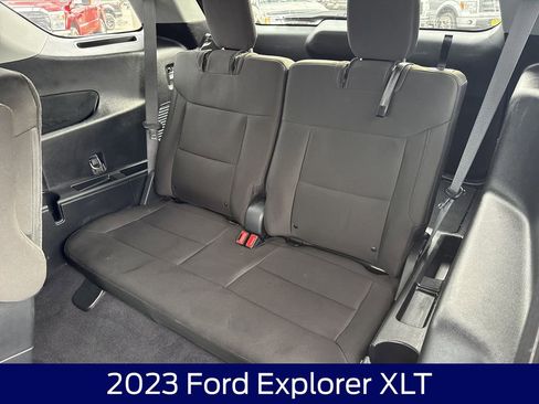Used 2023 Ford Explorer XLT AWD/4WD image 16