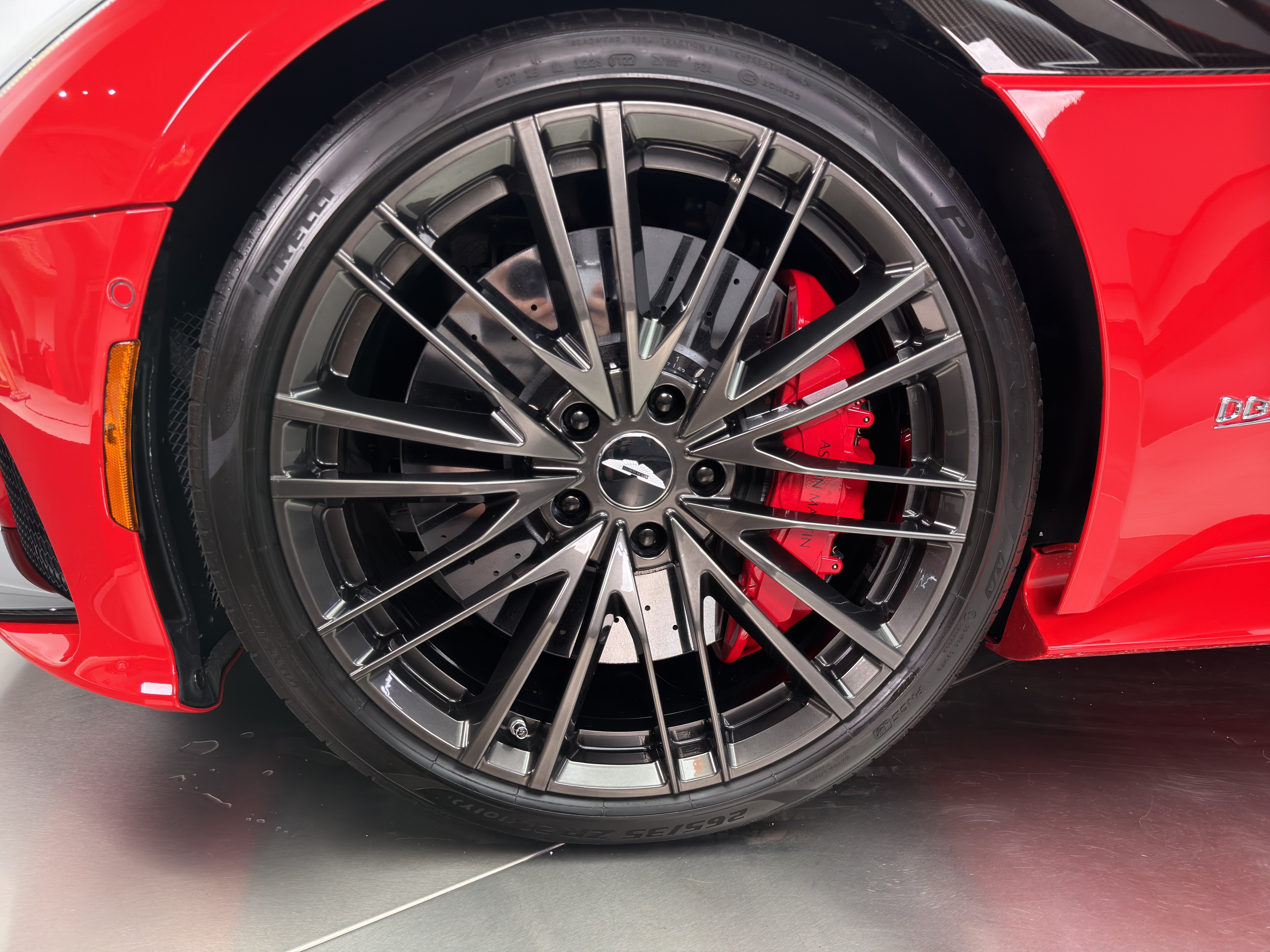 Used 2023 Aston Martin DBS Superleggera Volante RWD image 21