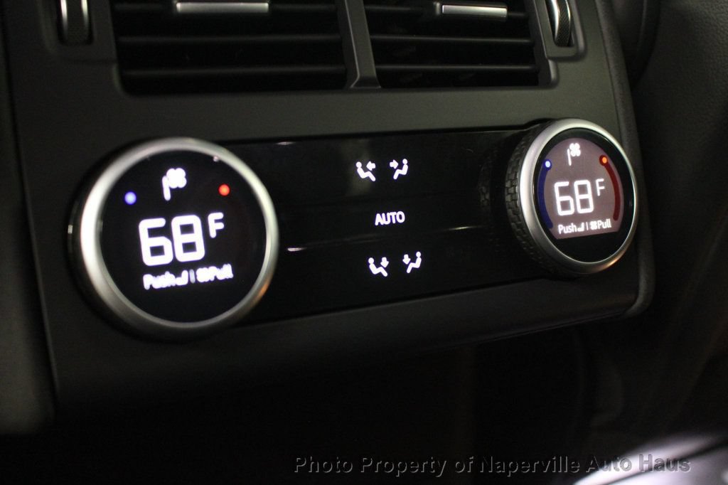 Used 2025 Land Rover Discovery Dynamic SE AWD/4WD image 35