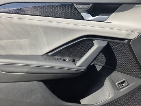 New 2026 Volkswagen Tiguan SE R-Line FWD image 21