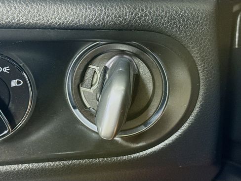 Used 2024 Porsche Macan image 21