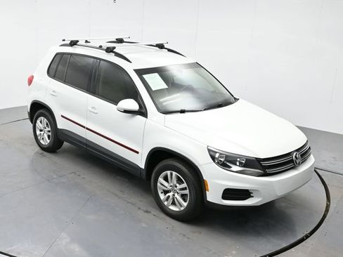 Used 2017 Volkswagen Tiguan S image 30