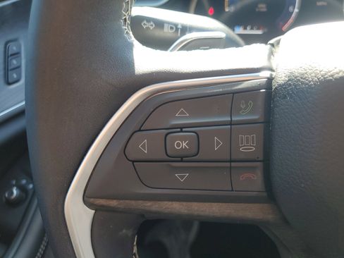 Used 2025 Jeep Grand Cherokee L Limited w/ Luxury Tech Group II image 15