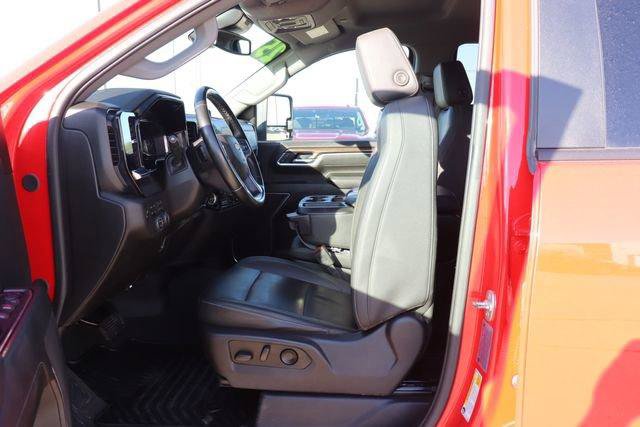 Used 2025 Chevrolet Silverado 2500 LT w/ Leather Package AWD/4WD image 32