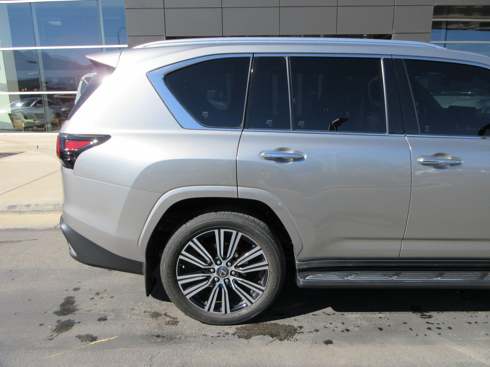 Used 2023 Lexus LX 600 4WD w/ Luxury Package image 10