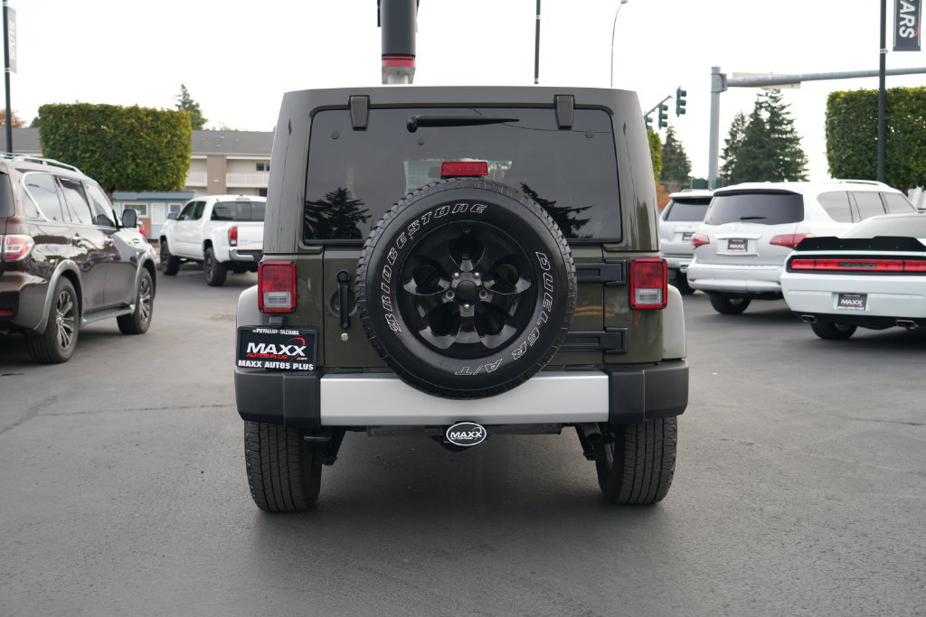 Used 2015 Jeep Wrangler Unlimited Sahara w/ Connectivity Group AWD/4WD image 8