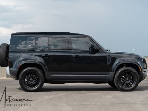 Used 2023 Land Rover Defender 110 S image 3