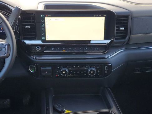 Used 2025 Chevrolet Silverado 2500 ZR2 w/ Technology Package image 27