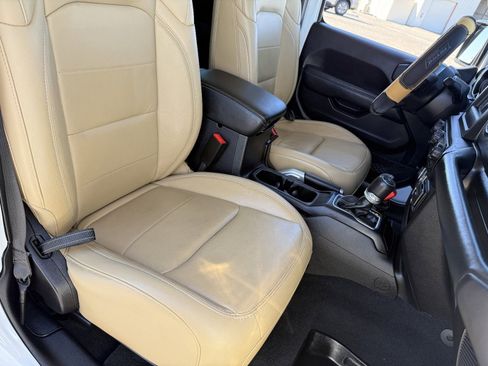 Used 2019 Jeep Wrangler Unlimited Sahara w/ Dual Top Group image 11