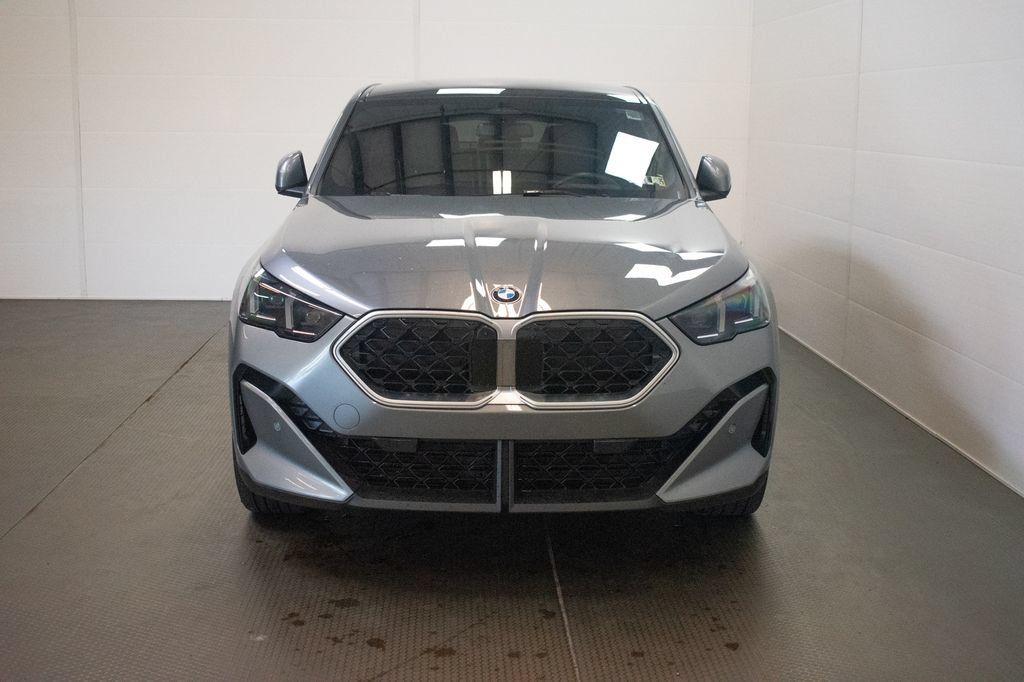 Used 2026 BMW X2 xDrive28i w/ Technology Package AWD/4WD image 2
