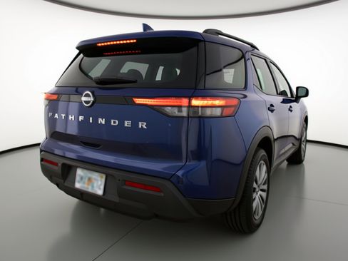 Used 2025 Nissan Pathfinder SV FWD image 9
