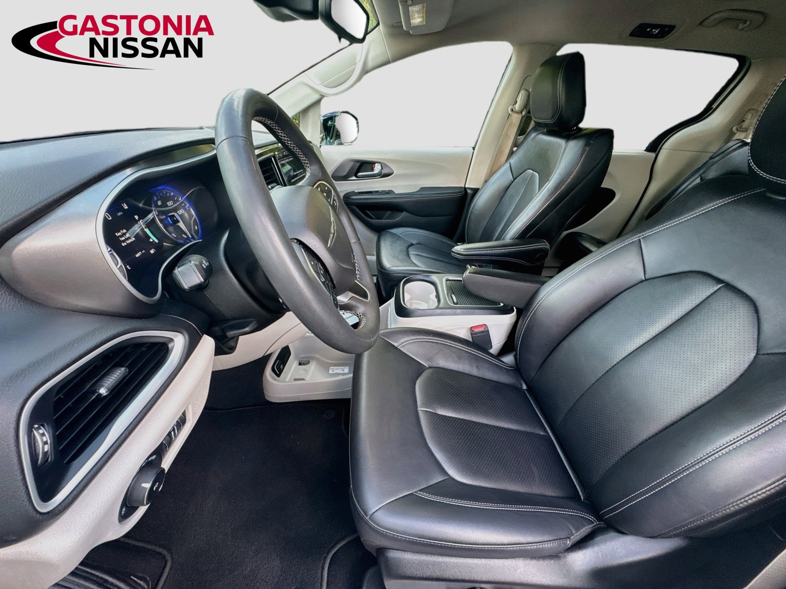 Used 2024 Chrysler Pacifica Touring-L FWD image 27