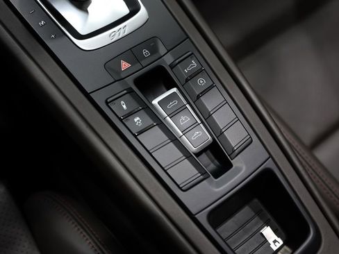 Used 2019 Porsche 911 Turbo image 39