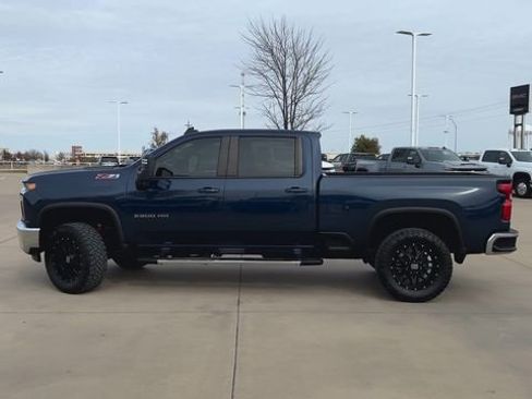 Used 2022 Chevrolet Silverado 2500 LT w/ Convenience Package image 5