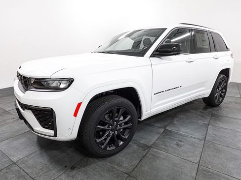 New 2026 Jeep Grand Cherokee Limited AWD/4WD image 4