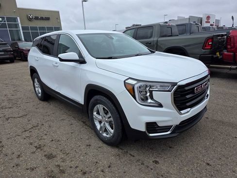 Used 2024 GMC Terrain SLE w/ LPO, Floor Liner Package image 5