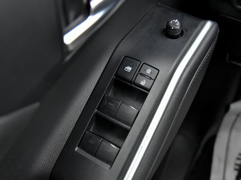 Used 2022 Toyota Highlander XSE image 32