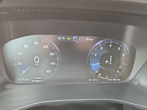 Used 2021 Volvo XC40 T4 Momentum image 21