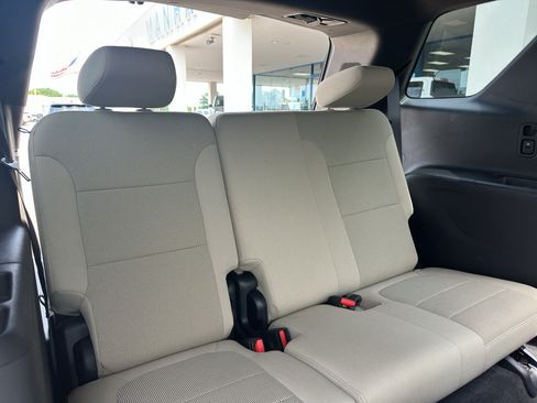 Used 2023 Chevrolet Traverse LS AWD/4WD image 36