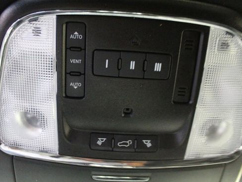 Used 2021 Jeep Grand Cherokee Laredo X image 13