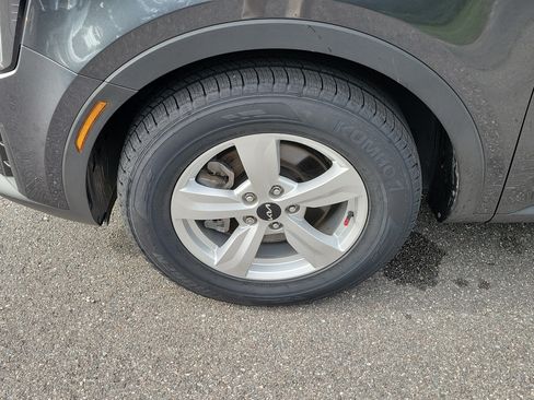 Certified 2024 Kia Sorento LX FWD image 38