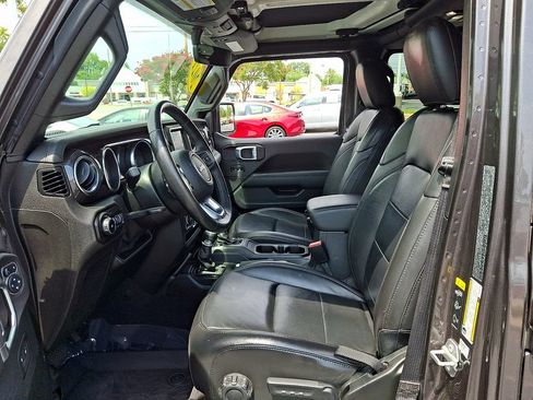 Used 2021 Jeep Wrangler Unlimited Sahara AWD/4WD image 13