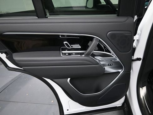New 2025 Land Rover Range Rover SE AWD/4WD image 19