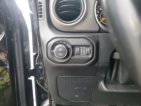 Used 2022 Jeep Gladiator Sport AWD/4WD image 14