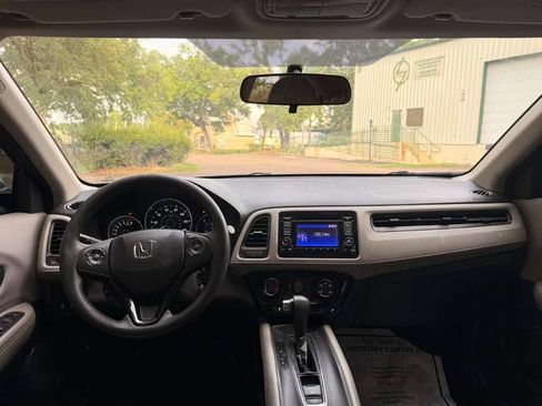 Used 2016 Honda HR-V LX image 11