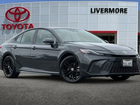 Certified 2025 Toyota Camry SE w/ Convenience Package image 2