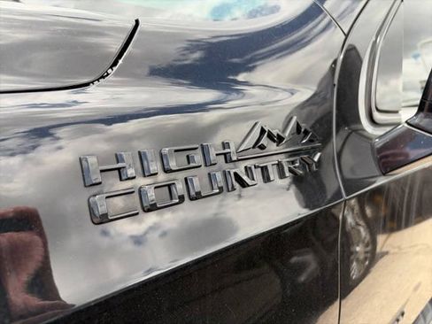 Used 2023 Chevrolet Suburban High Country w/ Advanced Technology Package AWD/4WD image 6