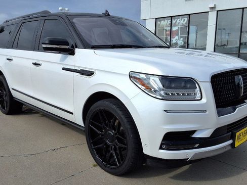 Used 2019 Lincoln Navigator L Reserve AWD/4WD image 2