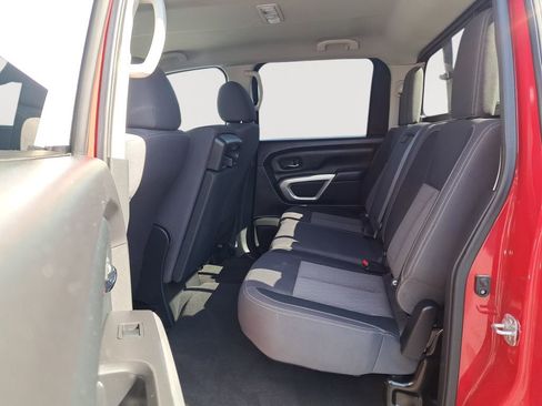 Used 2022 Nissan Titan SV image 14