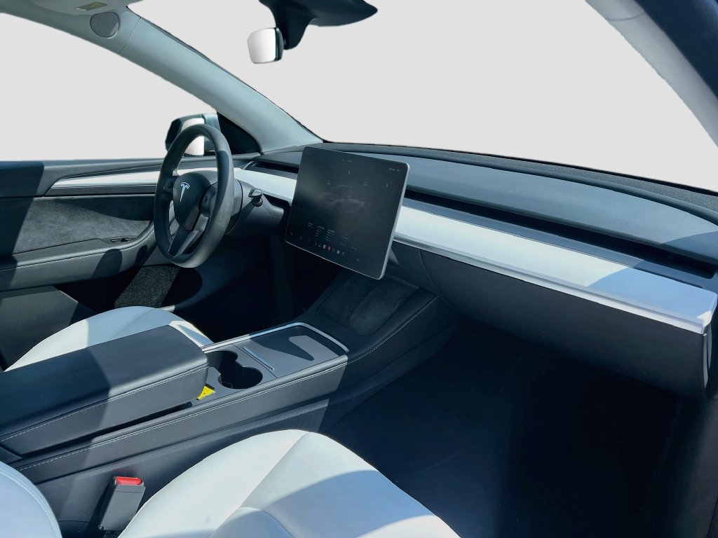 Used 2025 Tesla Model Y Long Range RWD image 27
