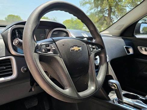 Used 2015 Chevrolet Equinox LS FWD image 25