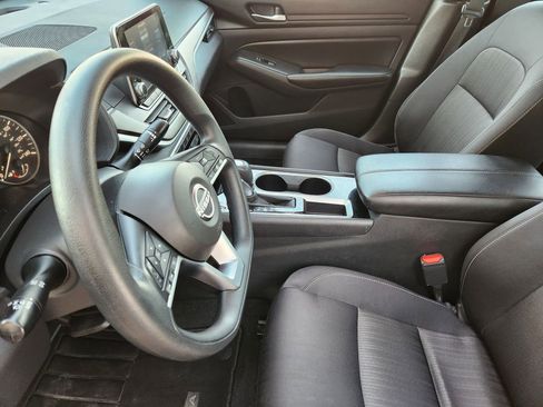 Used 2024 Nissan Altima 2.5 SV image 12