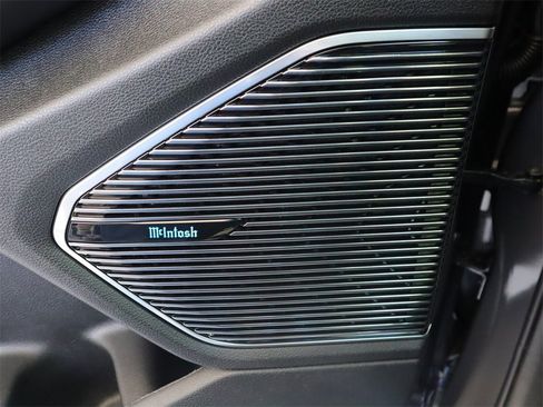 New 2023 Jeep Grand Cherokee Overland w/ Luxury Tech Group IV image 19