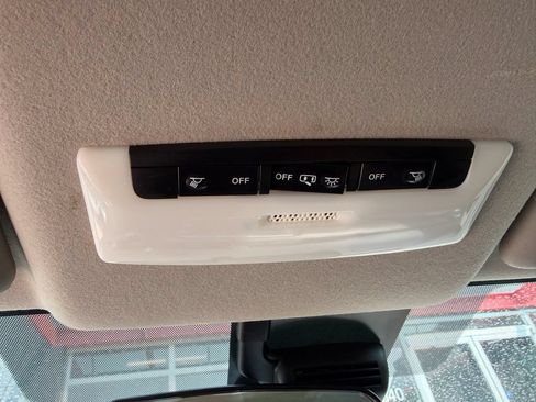Used 2021 Nissan Versa S FWD image 38