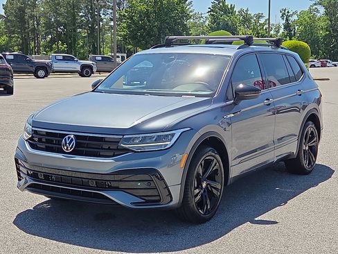 Used 2023 Volkswagen Tiguan SE R-Line FWD image 2