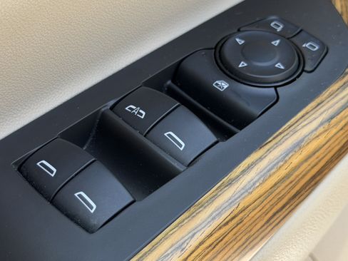 Used 2017 GMC Acadia Denali w/ Technology Package FWD image 5