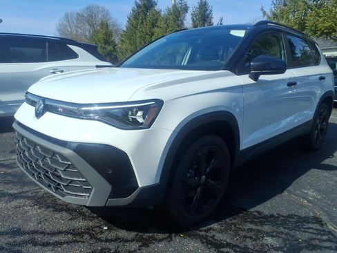 New 2026 Volkswagen Taos SE AWD/4WD image 4