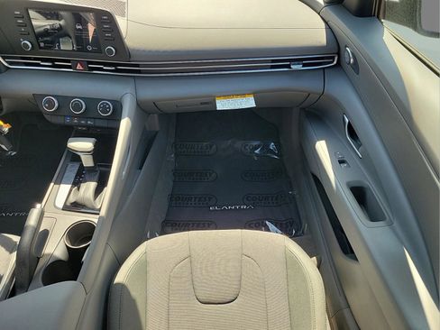 New 2026 Hyundai Elantra SE image 20