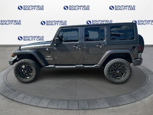 Used 2017 Jeep Wrangler Unlimited Sahara AWD/4WD image 3